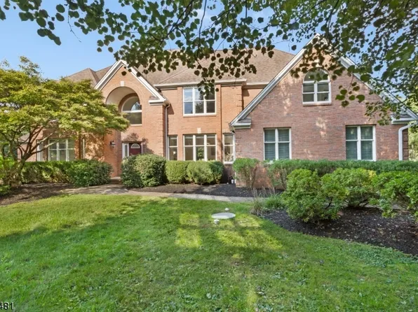 5 Ming Ct, Chester Twp., NJ 07930