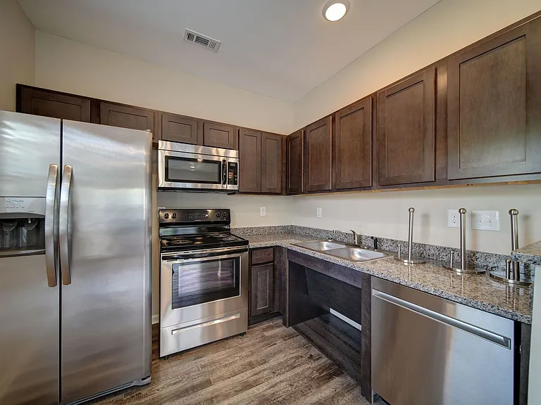 Hyde Glen Apartments — Photo 13