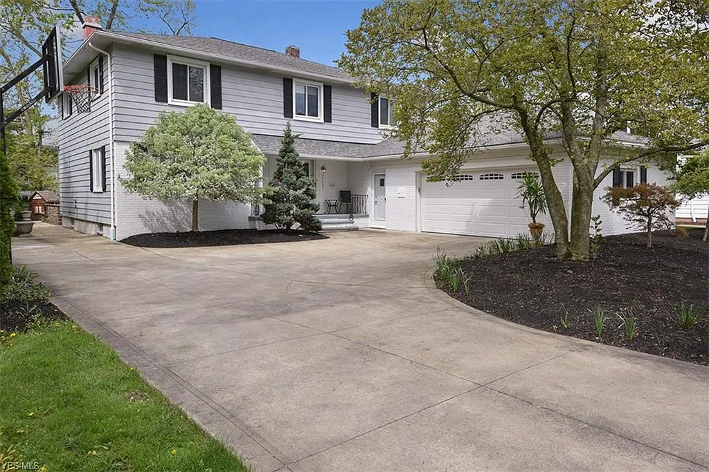 23649 Shelburne Rd photo 1