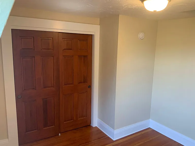 1006 W 12th Aly — Photo 10