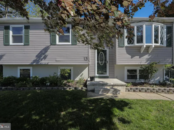 13 Spring Hollow Dr, Sicklerville, NJ 08081