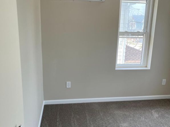 44 Capitol St, Paulsboro, NJ 08066