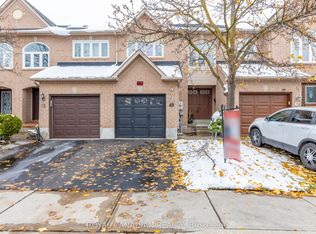 49 Goldenlight Cir #32, Brampton, ON L6X4N6