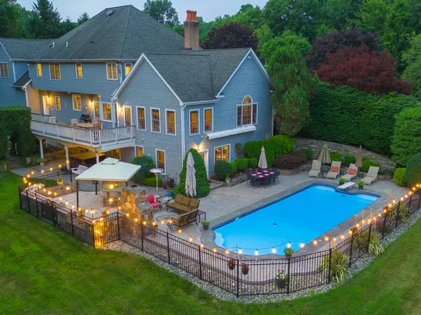 10 Robin Hood Lane, Easton, CT 06612