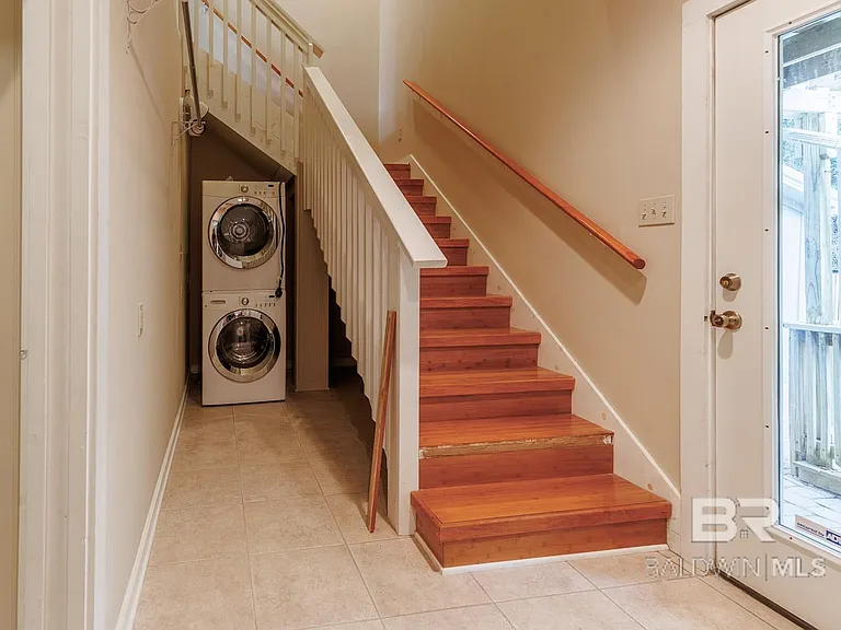 208 Pinecrest Ln — Photo 16