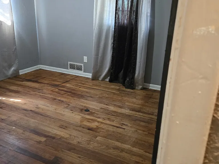 1208 Jackson St — Photo 3