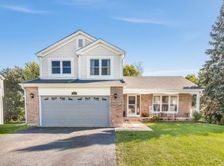 357 Wildwood Dr, North Aurora, IL 60542