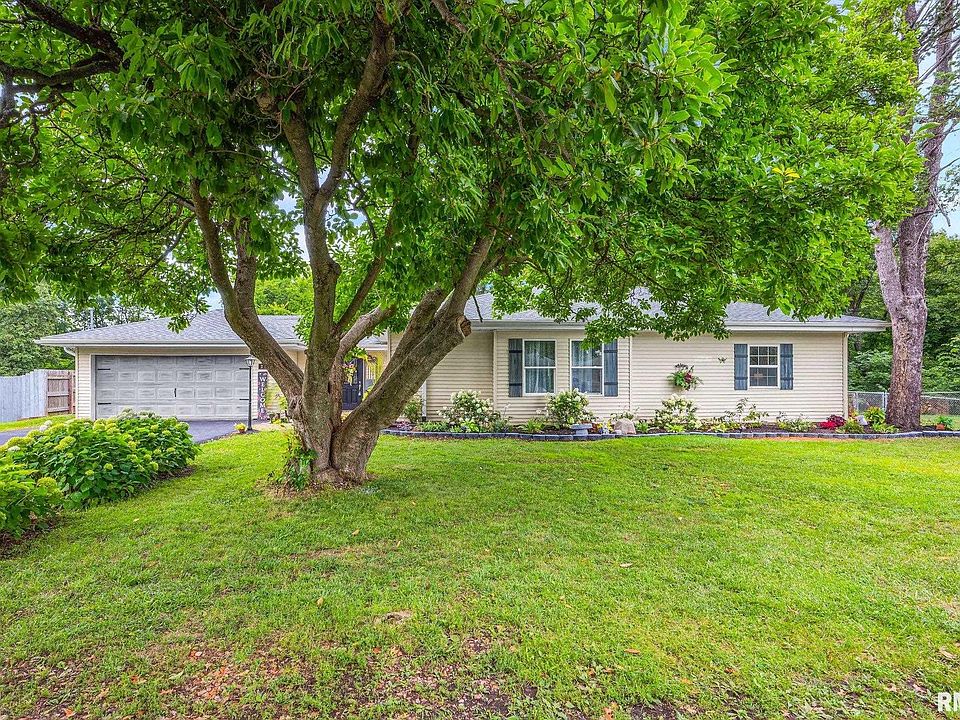 1st image of 340 Hawthorne Cir