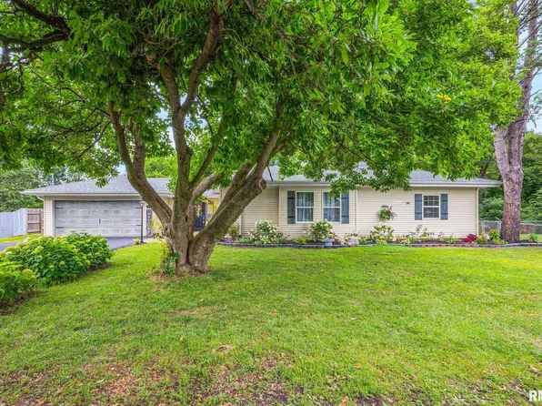 340 Hawthorne Cir, Creve Coeur, IL 61610