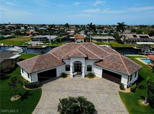 4906 SW 2nd Place Cpe, Coral, FL 33914