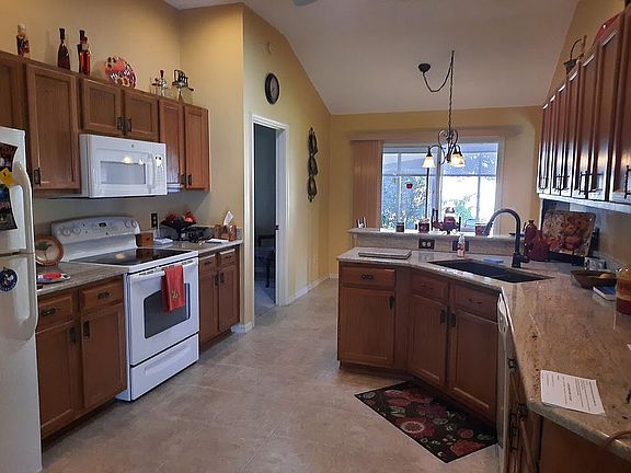 2nd image of 1410 Martinez Dr
