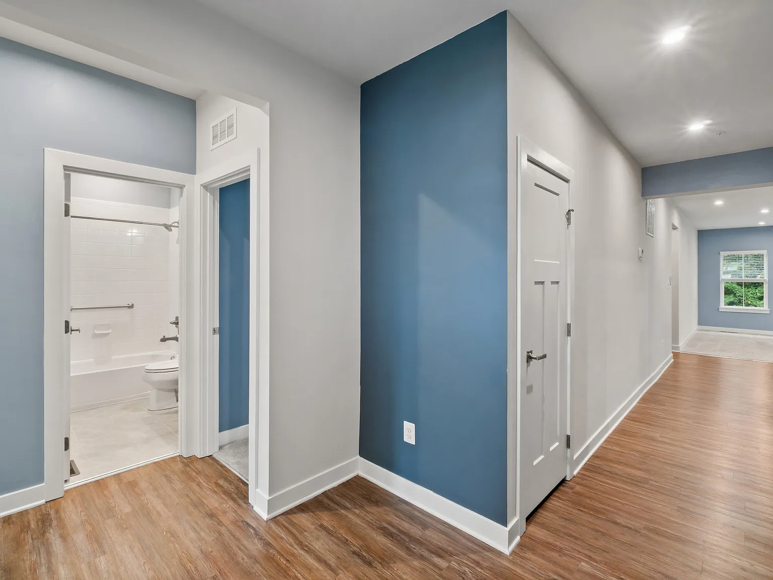 3 bed, 3155 sqft, $4,500 — Photo 3