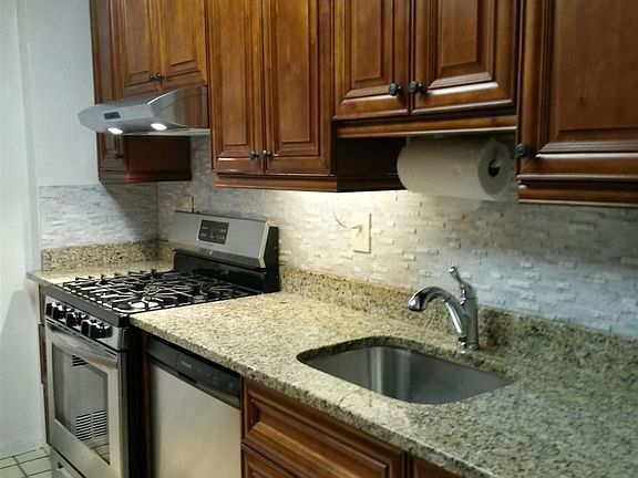 3rd image of 440 Bedford St