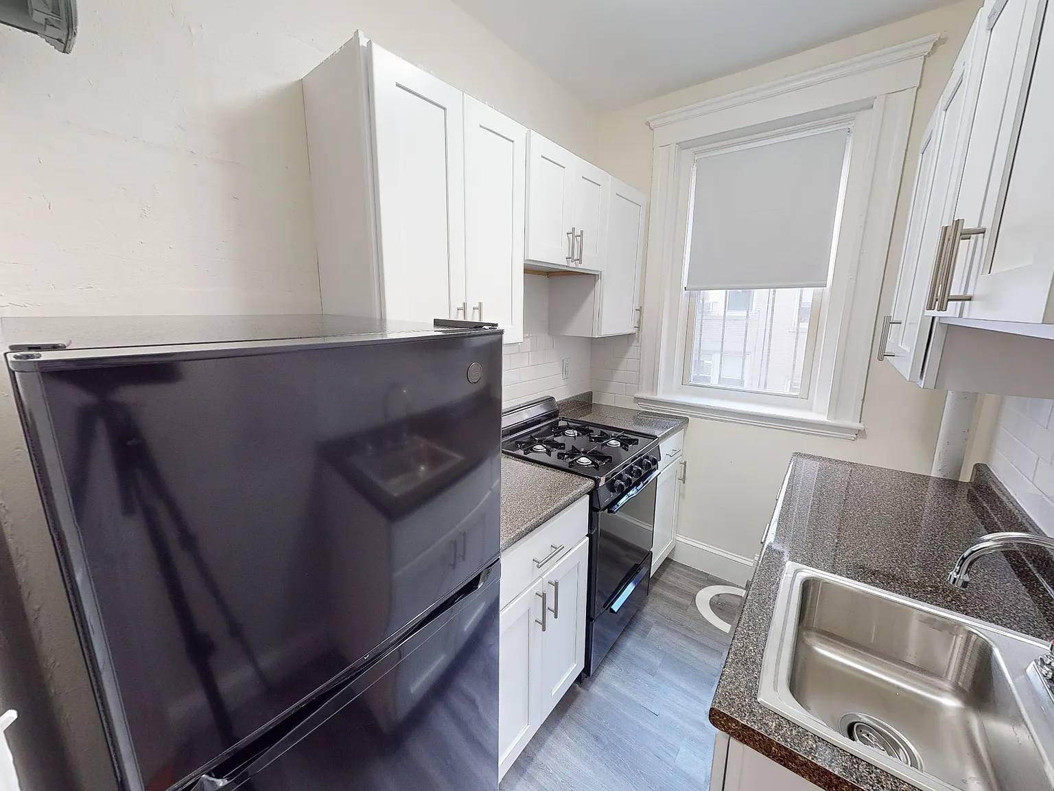 2 bed, 9999 sqft, $2,575 — Photo 4