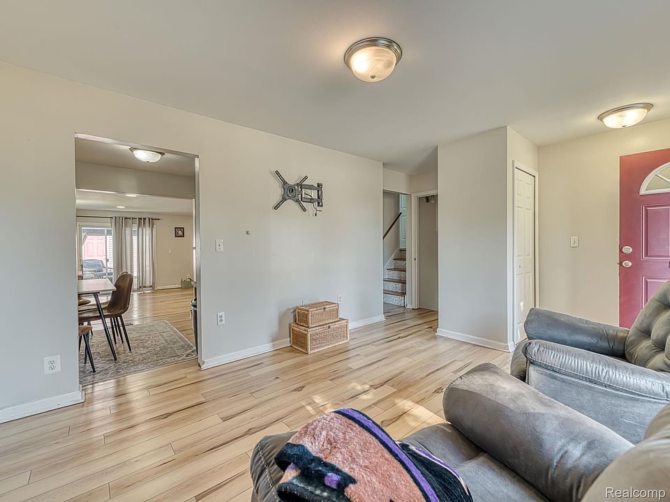22490 Huntington Ct, photo 6