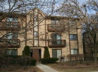 99 Olesen Dr APT 2B, Naperville, IL 60540