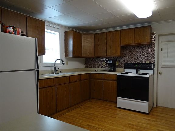 4th image of 1105 W C St