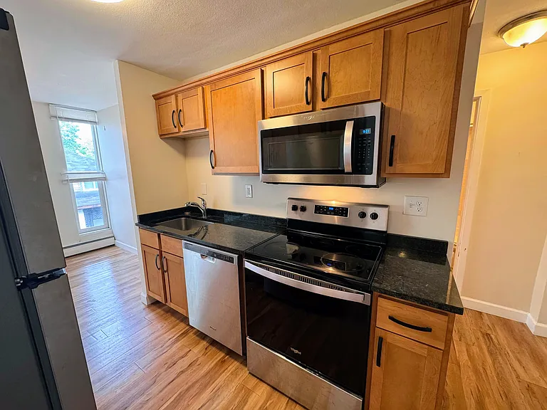 405 6th Ave SE #309 — Photo 3