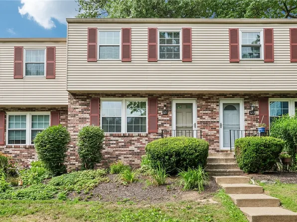 321 Laporte Ct, Cranberry Township, PA 16066