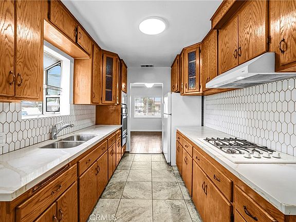 3rd image of 14657 Channing St