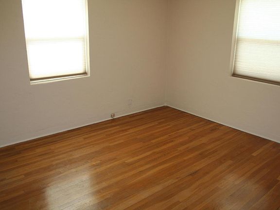 5th image of 801 Amherst Dr NE