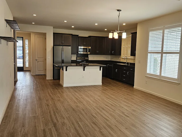 282 Puaehu St — Photo 2
