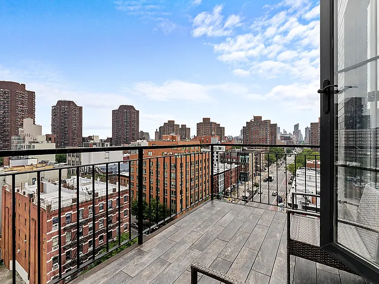 2147 2nd Ave #PHA — Photo 9