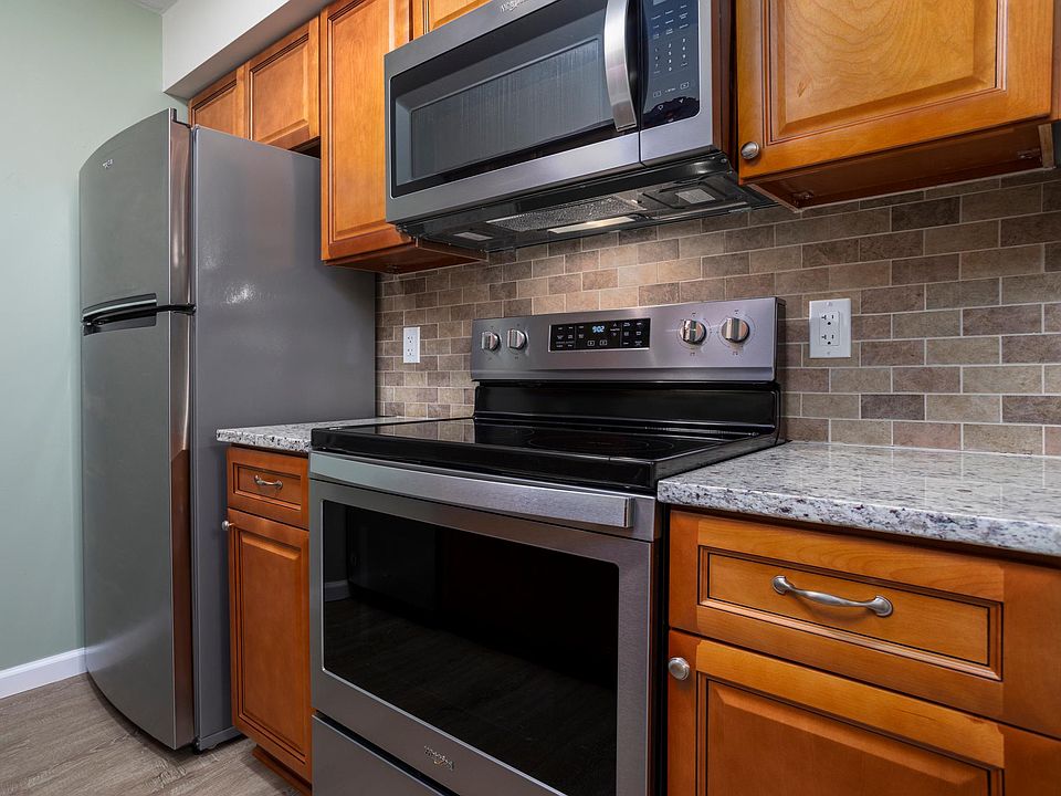 1st image of 1030 SW 6th Dr Unit 3