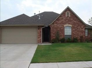 4105 Kensington Dr, Moore, OK 73160