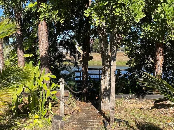 798 NW Selvitz Road, Port St Lucie, FL 34983