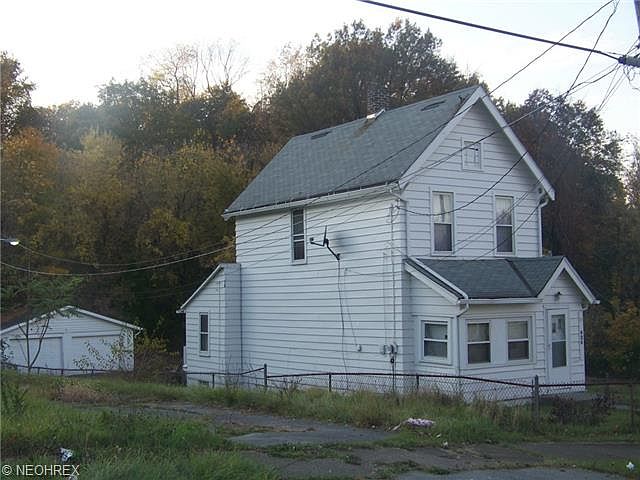 2nd image of 424 Edwards St