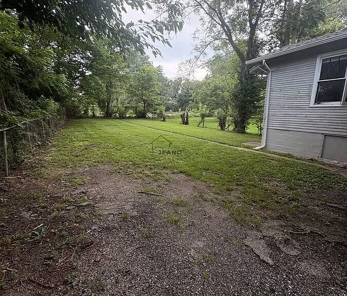 1829 N Martin Luther King Dr — Photo 12