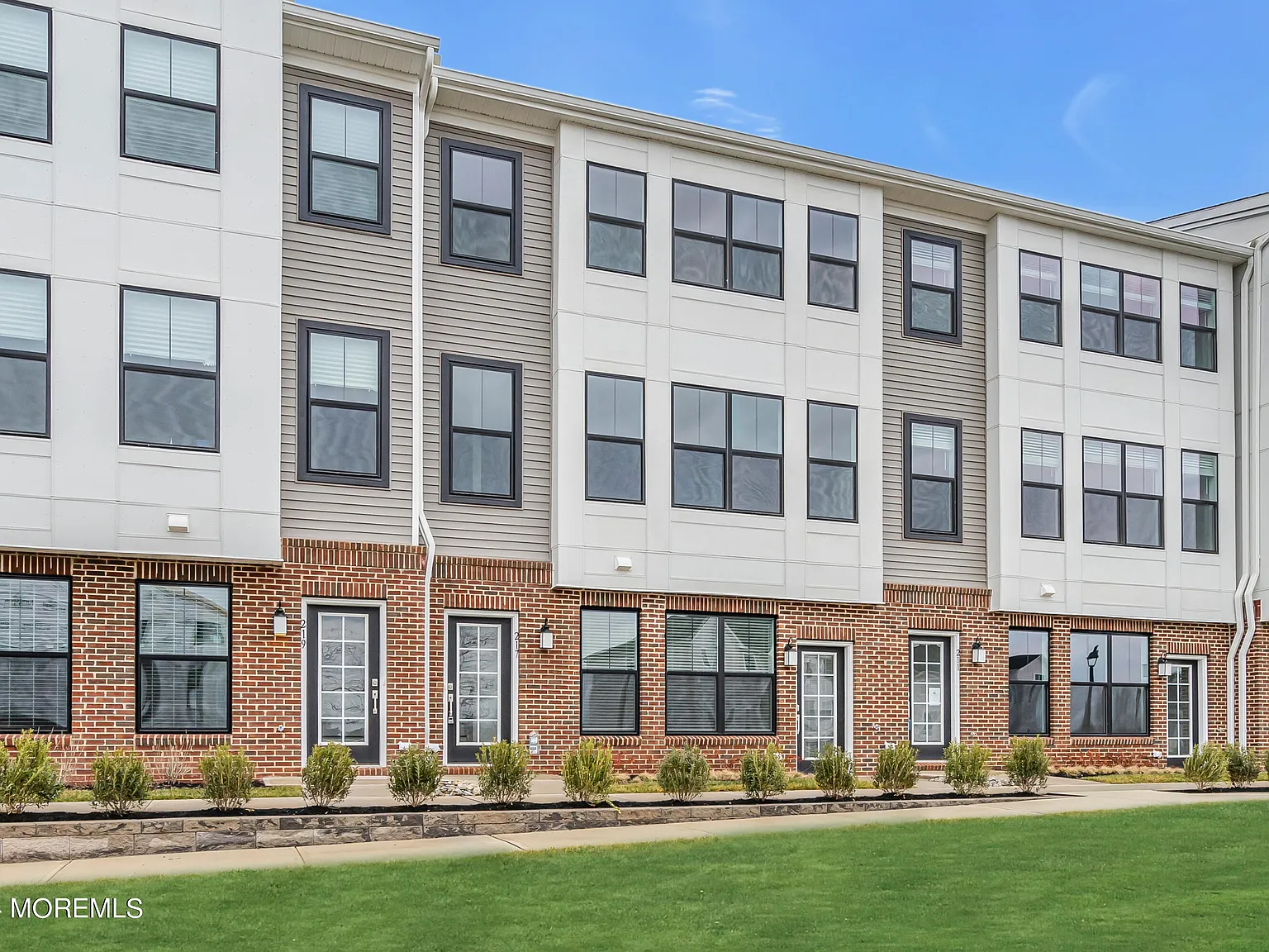 3 bed, 2.5 bath, $3,800 — Photo 4