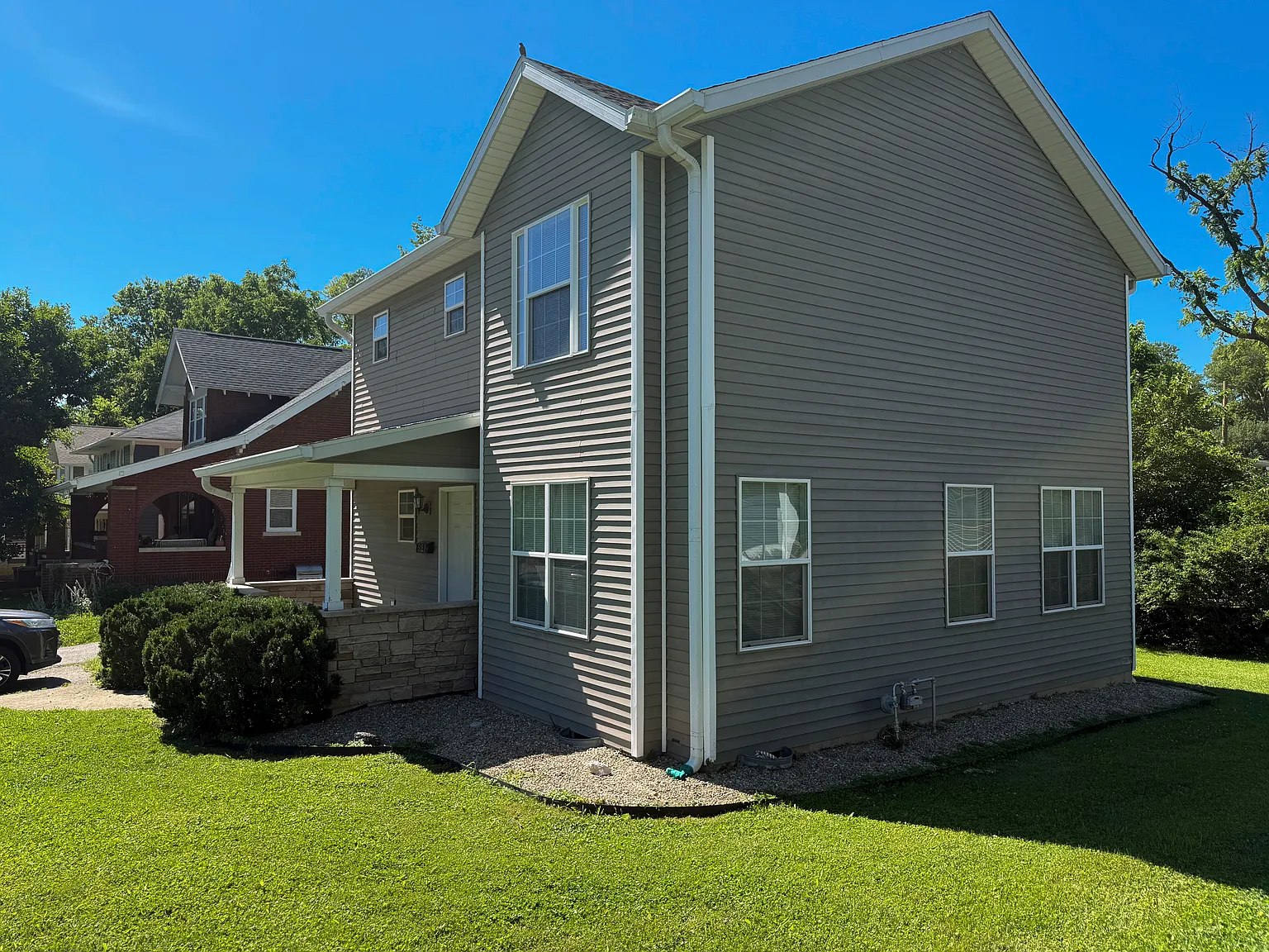3 bed, 2.5 bath, 1470 sqft, $2,350 — Photo 2