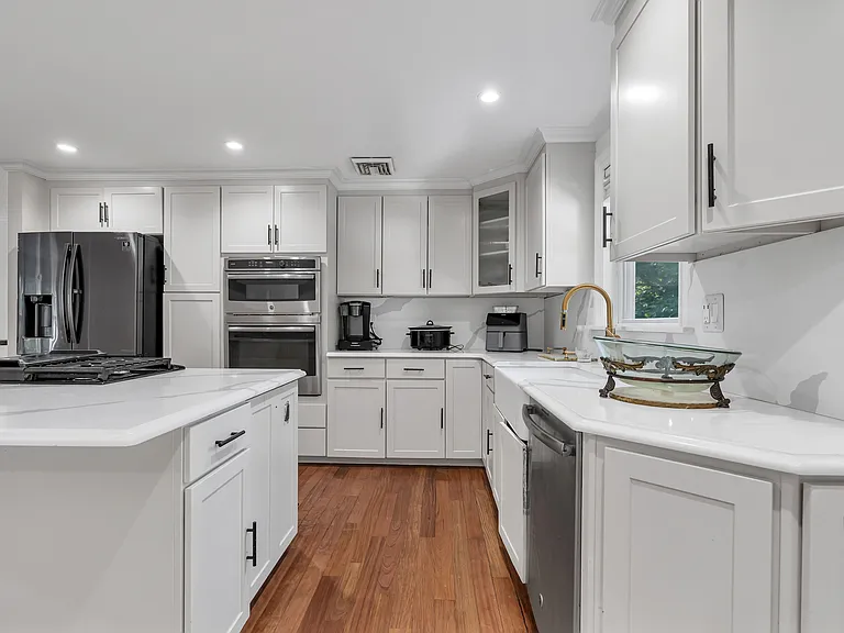 587 Central Ave — Photo 9