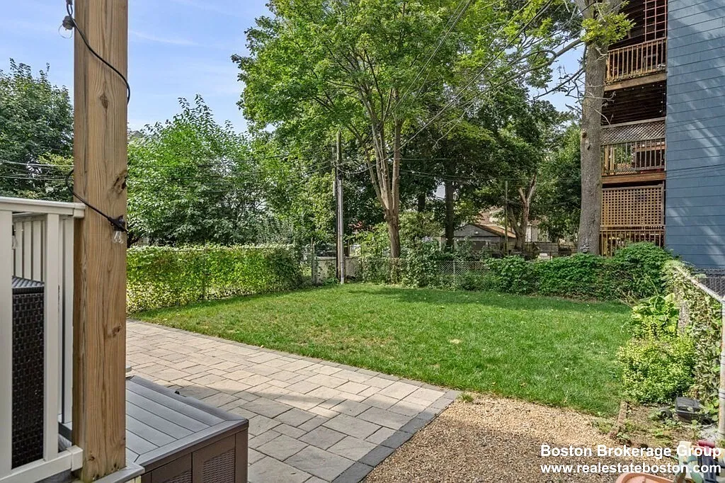 995 Dorchester Ave — Photo 2
