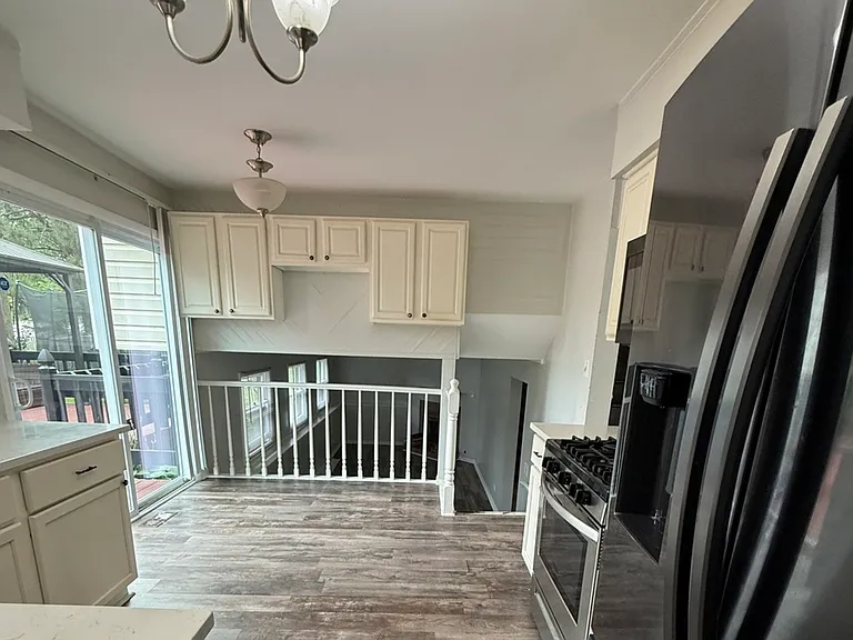 2116 Briar Hill Dr — Photo 5