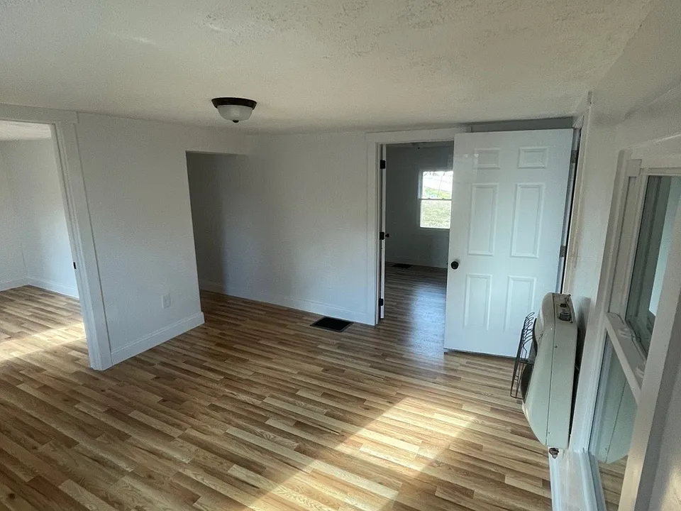 121 Golden Rd
