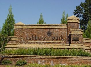 5217 Sunlake Dr, Hoschton, GA 30548