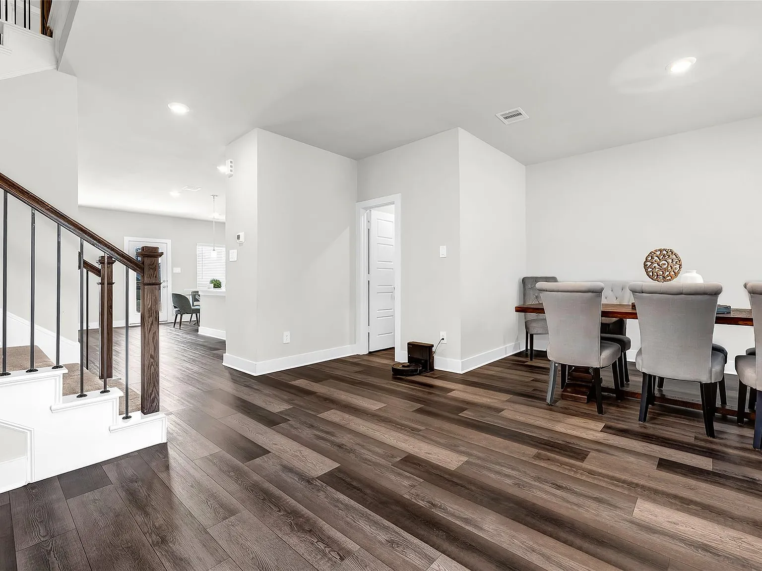 4 bed, 2.5 bath, 2929 sqft, $2,900 — Photo 4