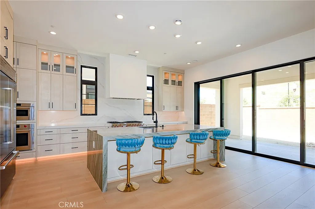 5 bed, 5.5 bath, 4542 sqft, $23,000 — Photo 3