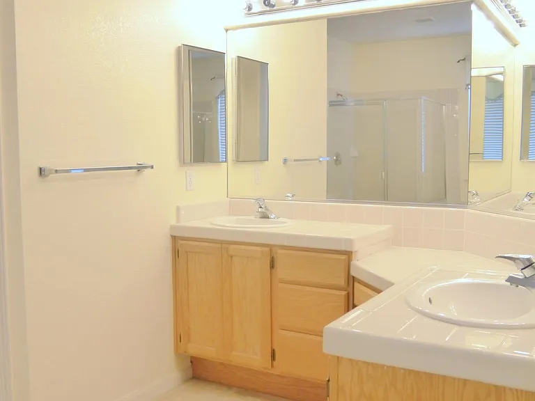 2442 Colby Ct — Photo 10