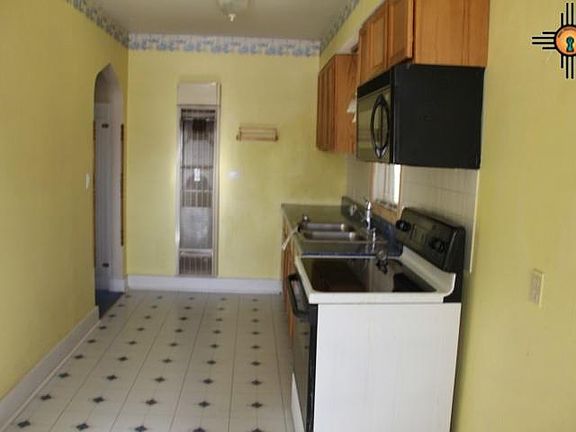 5th image of 207 W Avenue B