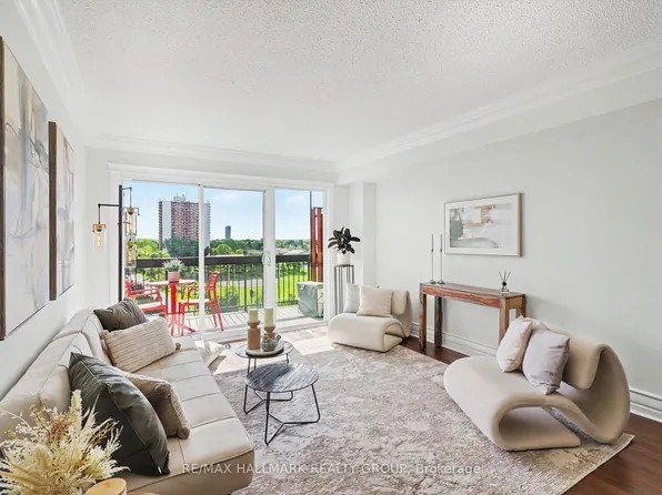 158 C McArthur Ave #907, Ottawa, ON K1L 7E7
