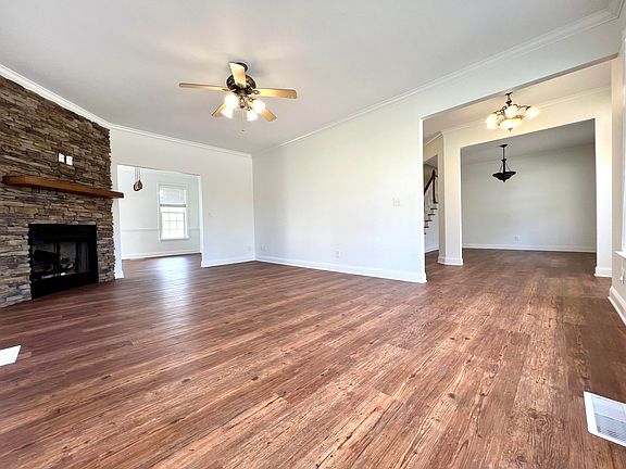 5th image of 136 Hidden Lakes Dr