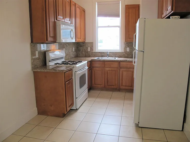 1631 Chestnut St #14 — Photo 8