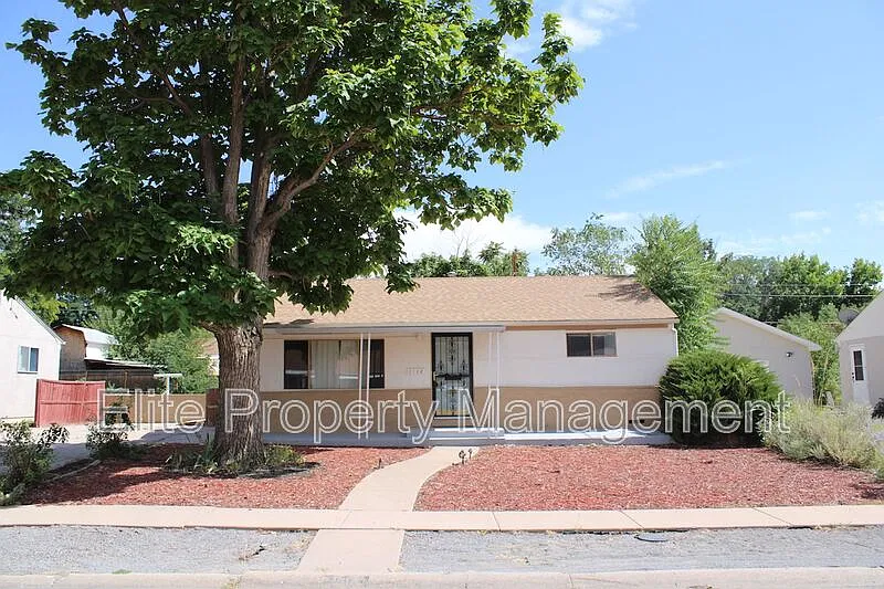 3 bed, 1.0 bath, 1094 sqft, $1,395 — Photo 2
