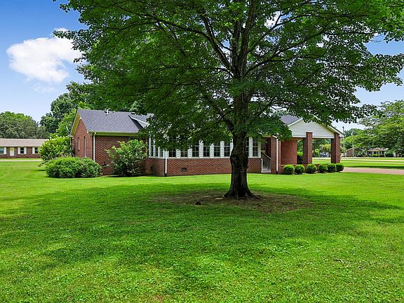 5th image of 205 Crestview Dr