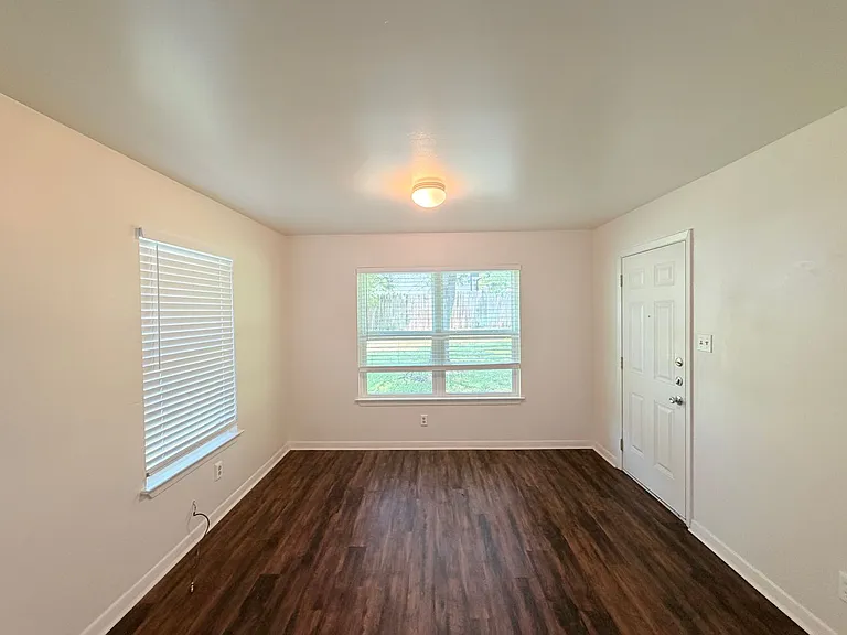 8701 Parkfield Dr — Photo 7