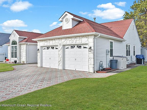 3rd image of 3 Sandhurst Ct #3